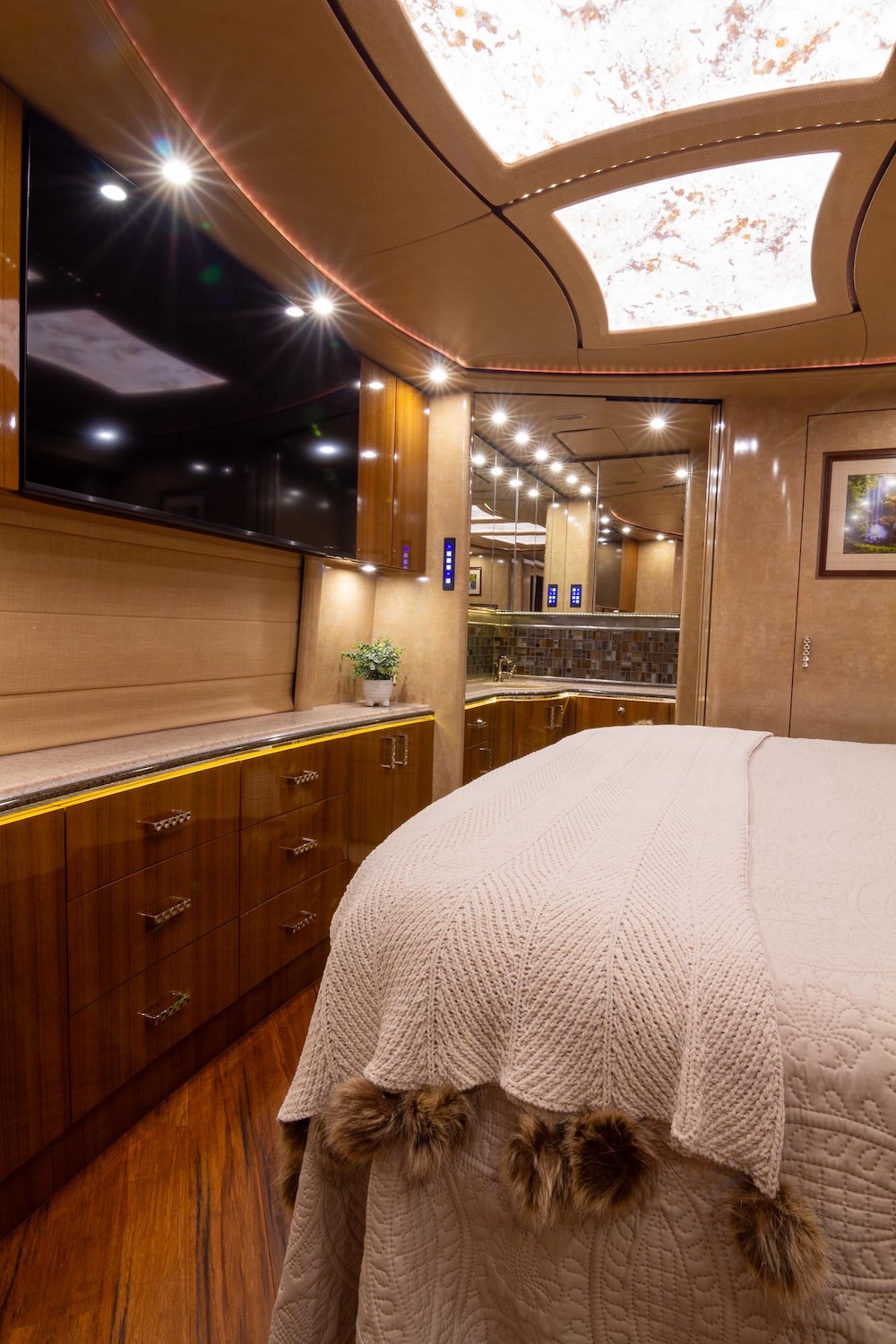 2017 Prevost Marathon H3-45 For Sale