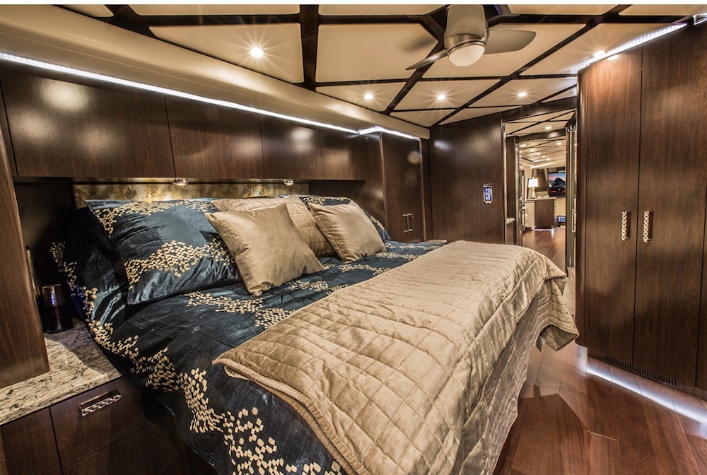 2018 Prevost Featherlite H3-45 For Sale