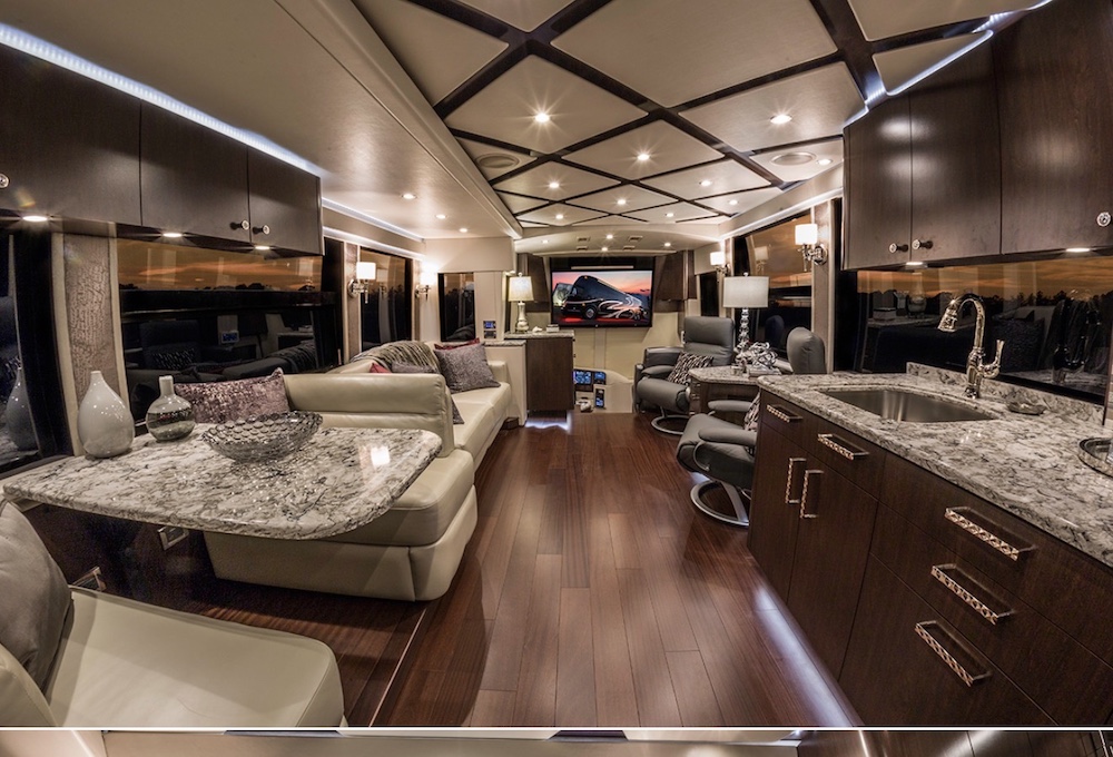 2018 Prevost Featherlite H3-45 For Sale