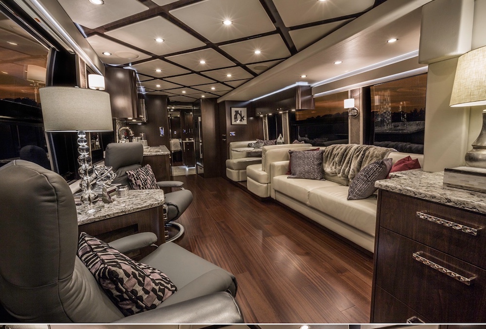 2018 Prevost Featherlite H3-45 For Sale