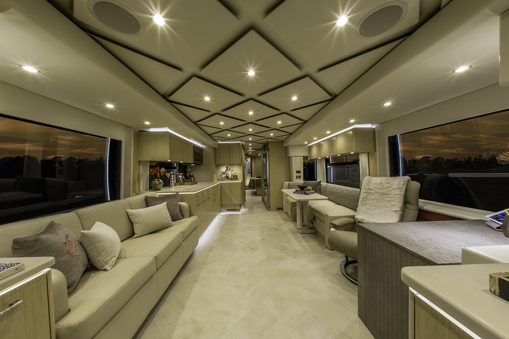 2018prevostfeatherliteh_featherlite316768 23