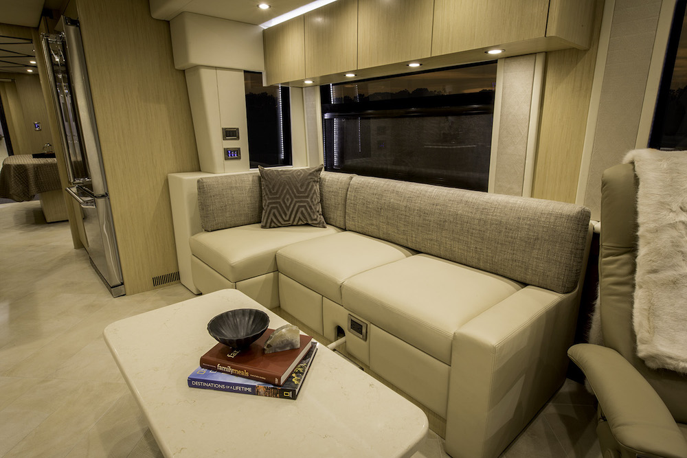 Motorcoach For Sale >> 2018 Prevost Featherlite H3-45Triple Slide # 3167"Rubia" Motorcoach For Sale >> 2018 Prevost Featherlite H3-45Triple Slide # 3167"Rubia"