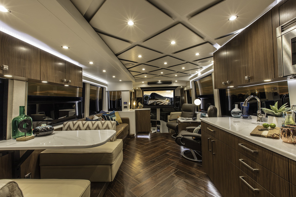 2018 Prevost Featherlite H3-45 For Sale