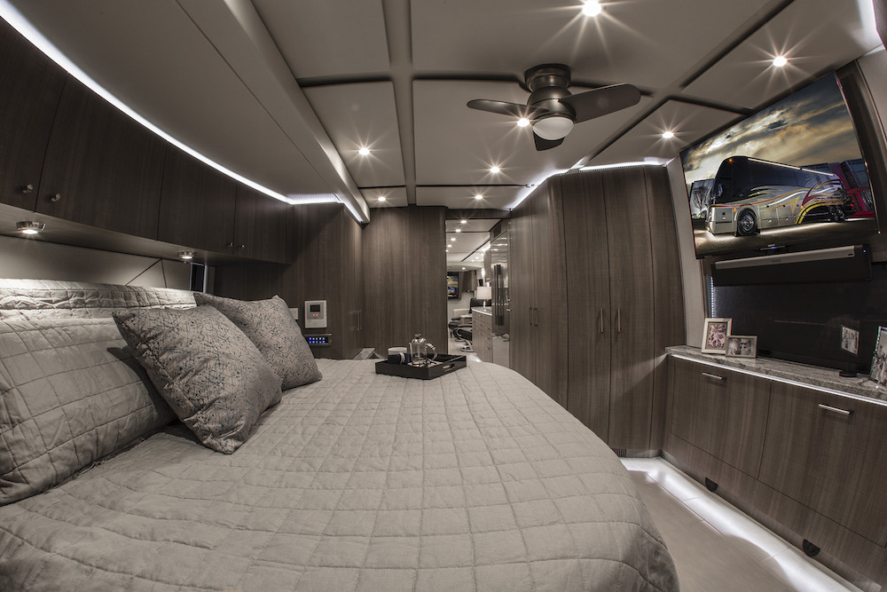 2019 Prevost Featherlite H3-45 For Sale