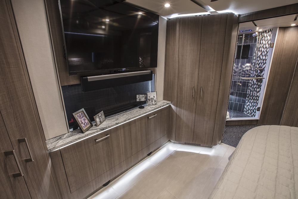 2019 Prevost Featherlite H3-45 For Sale