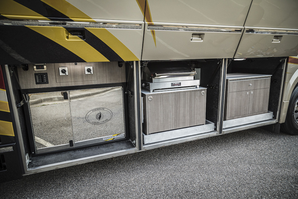 2019 Prevost Featherlite H3-45 For Sale