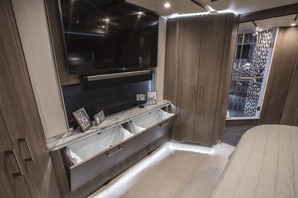 2019 Prevost Featherlite H3-45 For Sale