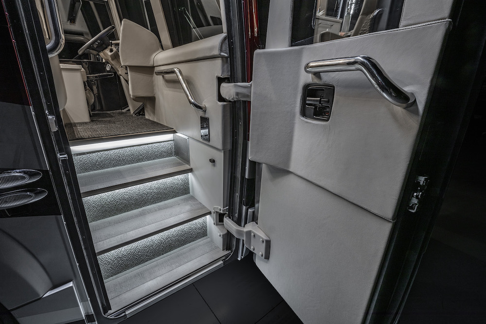 2020 Prevost Featherlite H3-45 For Sale