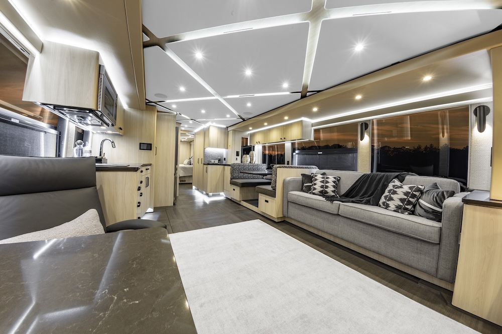 2021 Prevost Featherlite H3-45 For Sale
