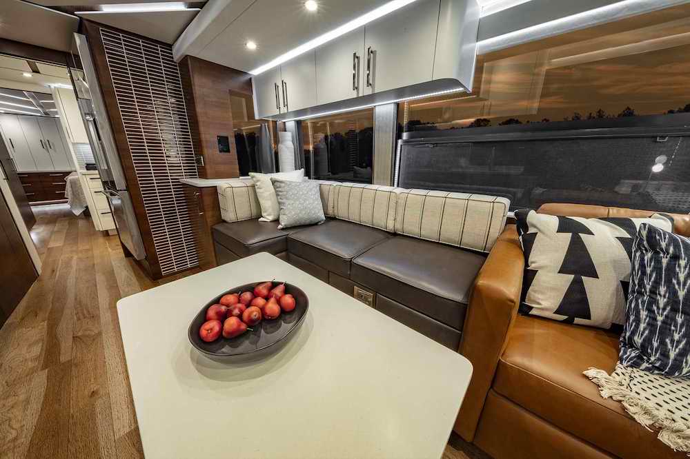 2021 Prevost Featherlite H3-45 For Sale