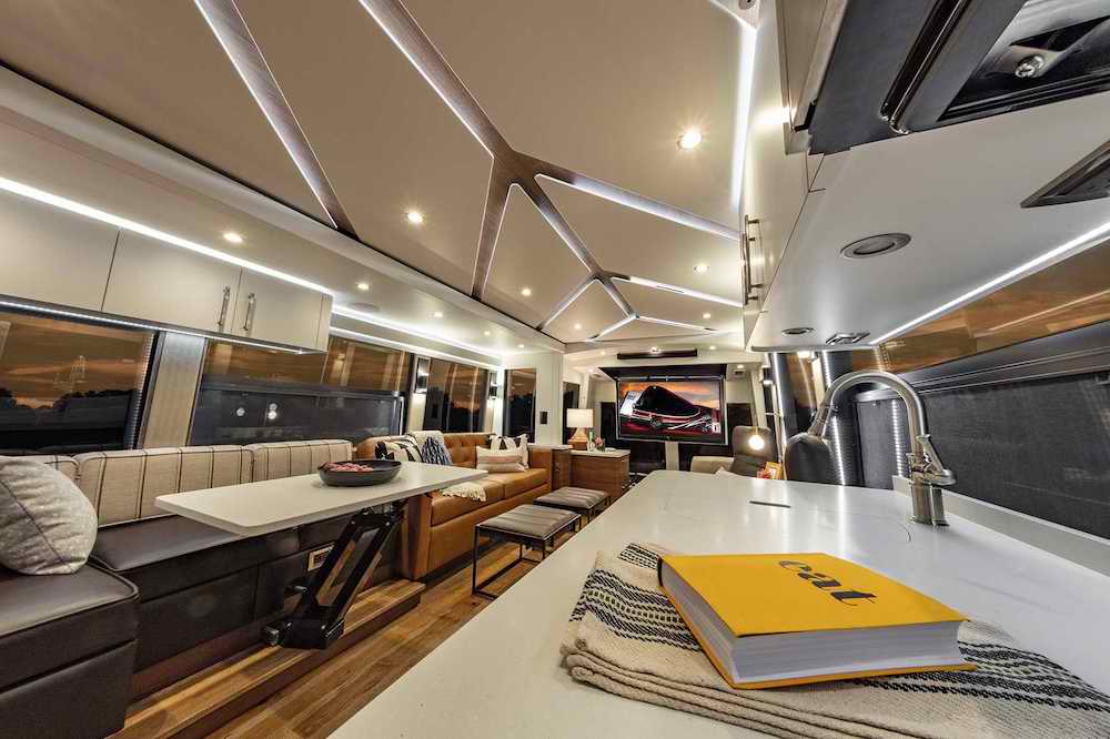 2021 Prevost Featherlite H3-45 For Sale