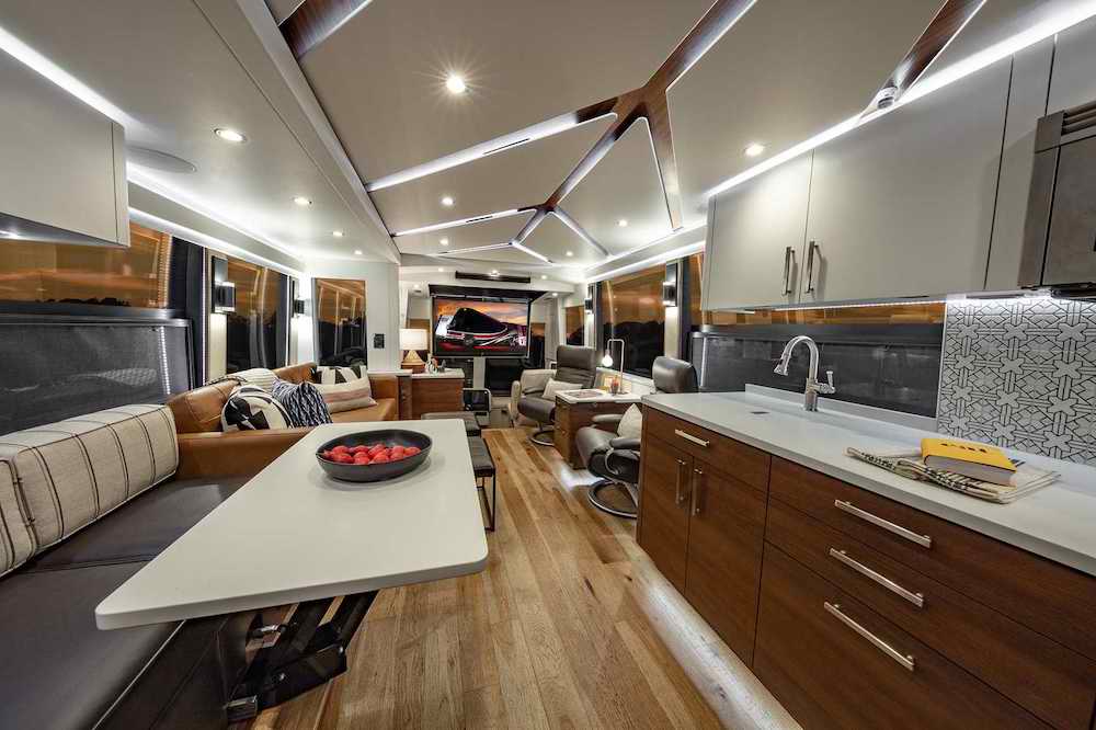 2021 Prevost Featherlite H3-45 For Sale