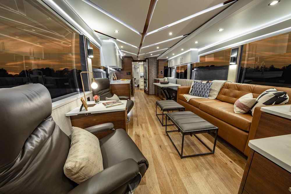 2021 Prevost Featherlite H3-45 For Sale