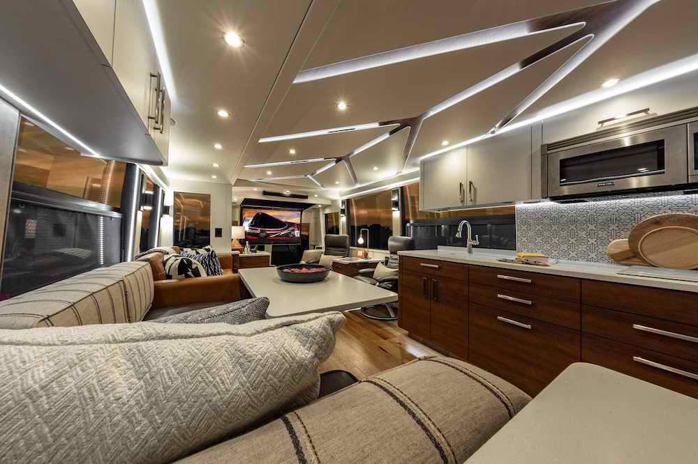 2021 Prevost Featherlite H3-45 For Sale