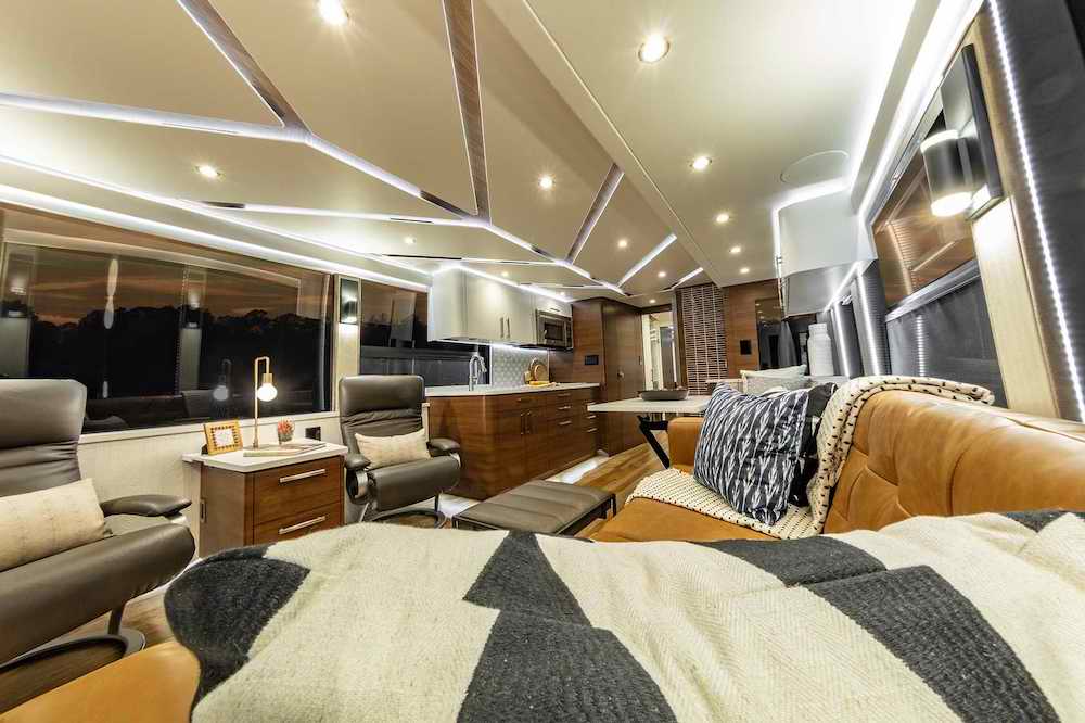 2021 Prevost Featherlite H3-45 For Sale