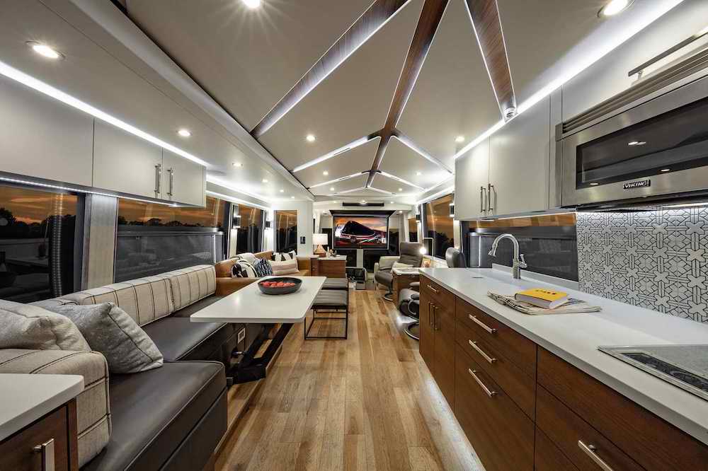 2021 Prevost Featherlite H3-45 For Sale