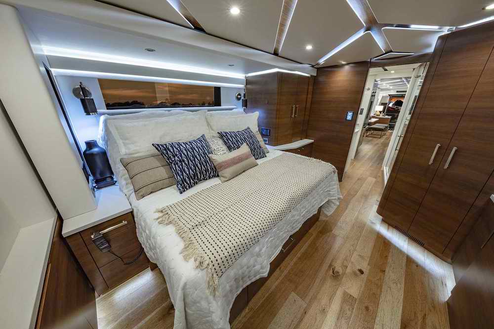 2021 Prevost Featherlite H3-45 For Sale