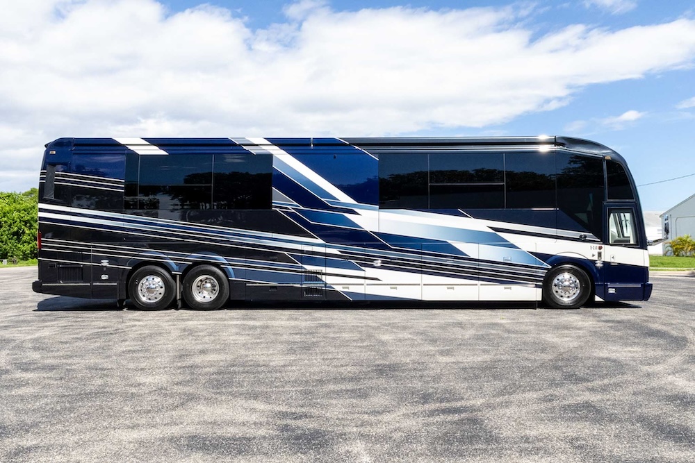 2021 Prevost Featherlite H3-45 For Sale