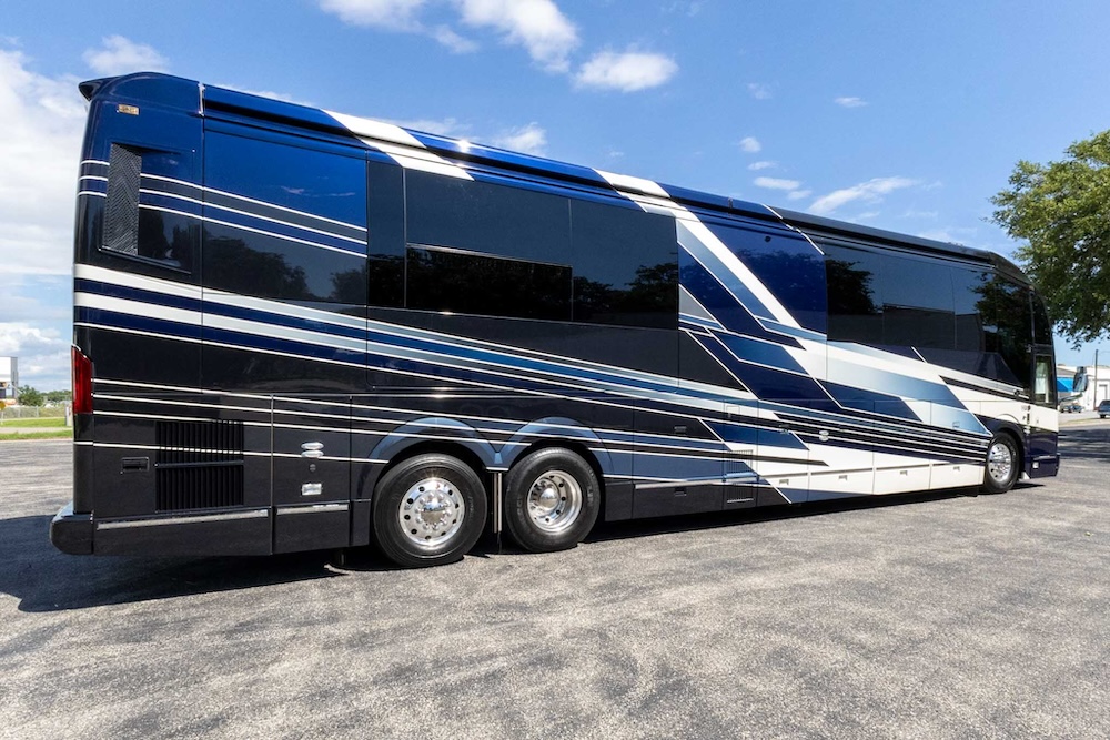 2021 Prevost Featherlite H3-45 For Sale