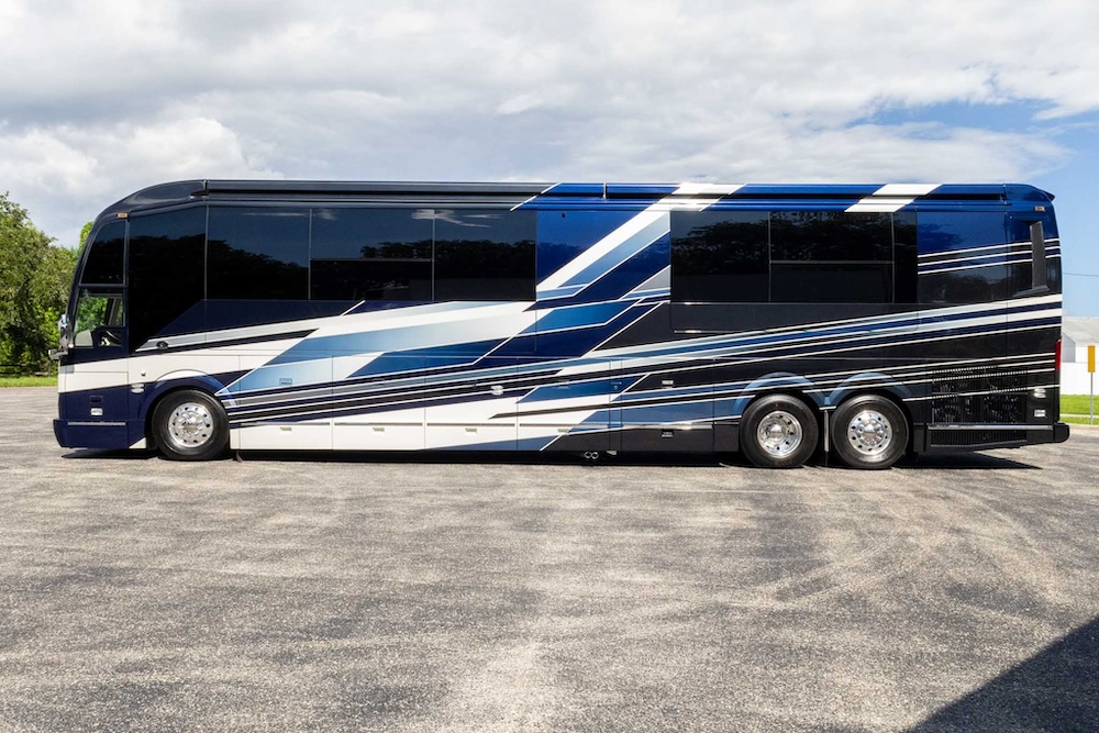 2021 Prevost Featherlite H3-45 For Sale
