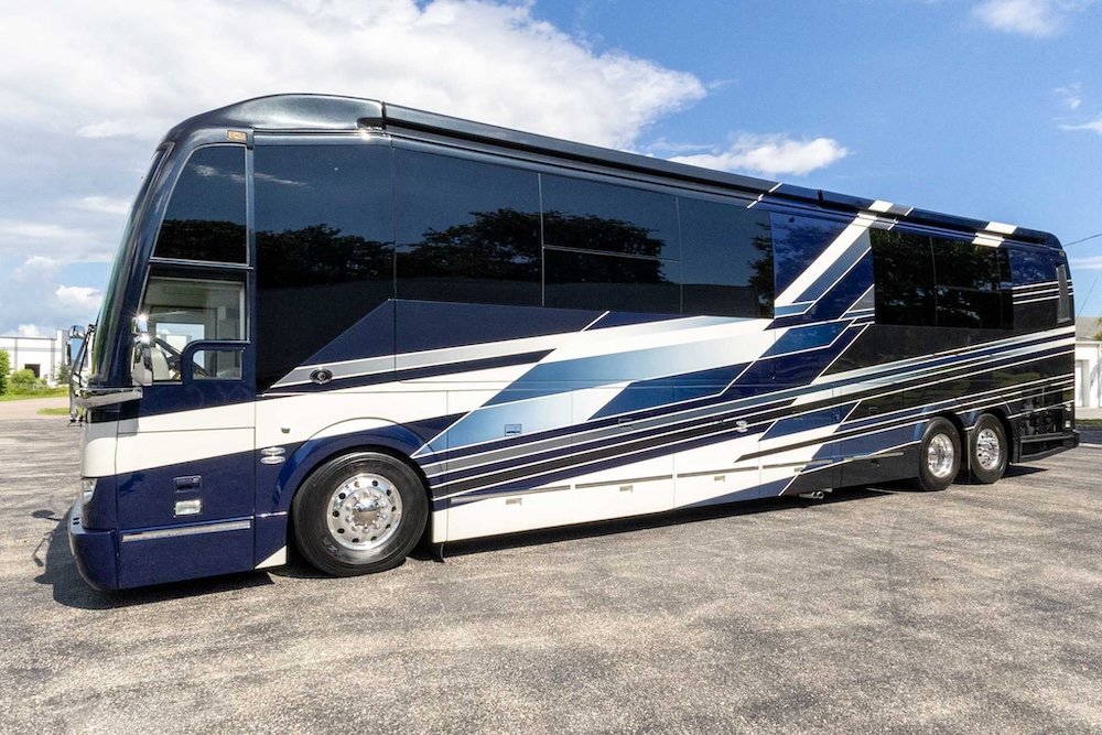 2021 Prevost Featherlite H3-45 For Sale