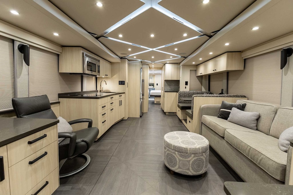 2021 Prevost Featherlite H3-45 For Sale
