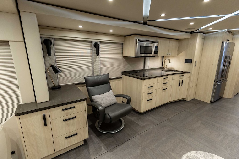 2021 Prevost Featherlite H3-45 For Sale