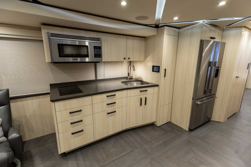 2021 Prevost Featherlite H3-45 For Sale