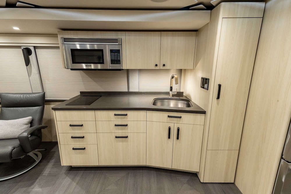 2021 Prevost Featherlite H3-45 For Sale