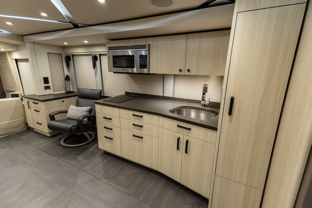 2021 Prevost Featherlite H3-45 For Sale