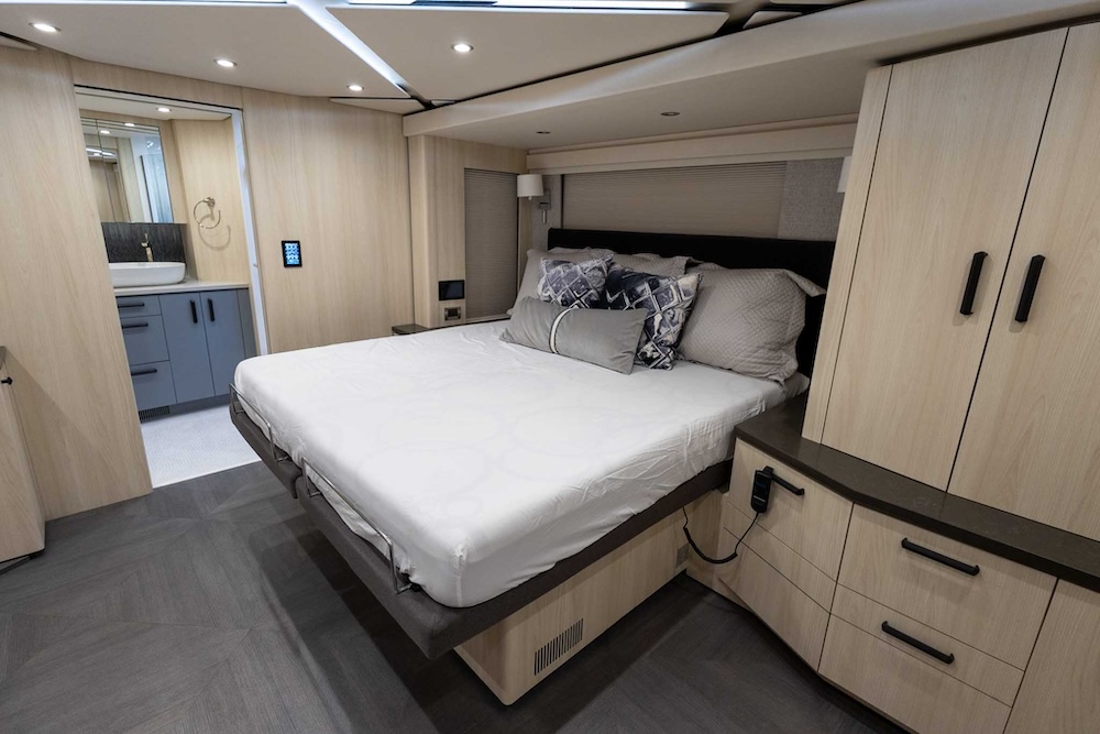 2021 Prevost Featherlite H3-45 For Sale