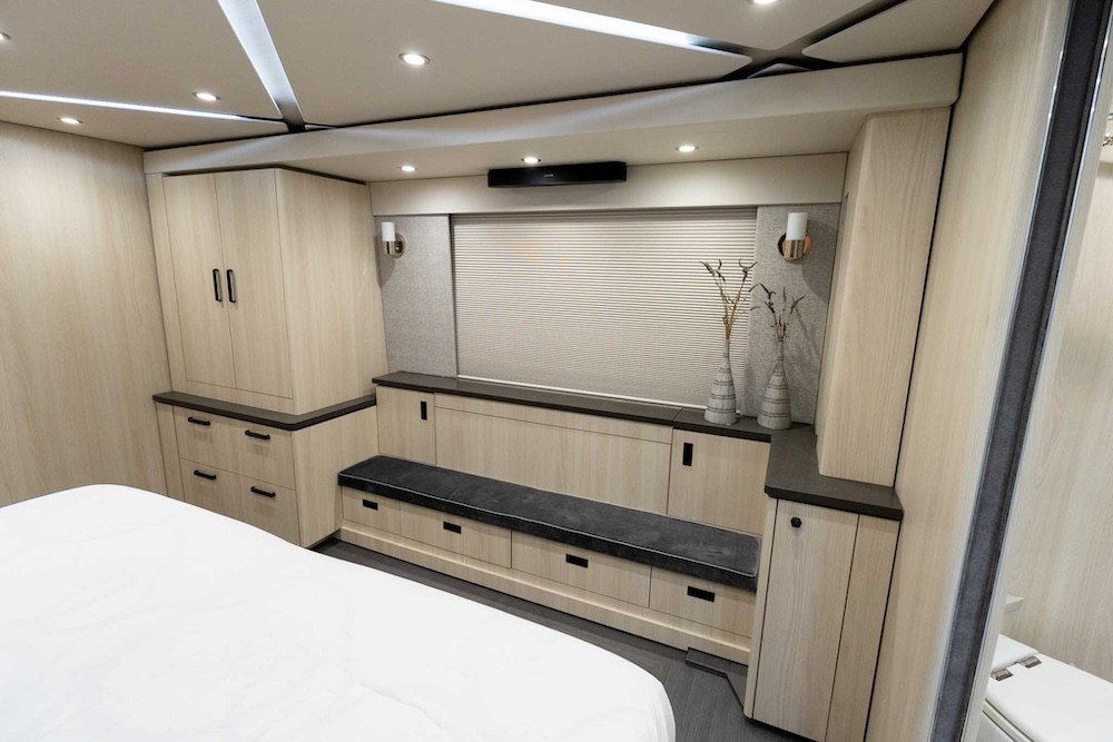 2021 Prevost Featherlite H3-45 For Sale