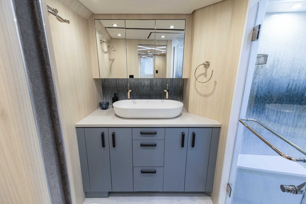 2021 Prevost Featherlite H3-45 For Sale