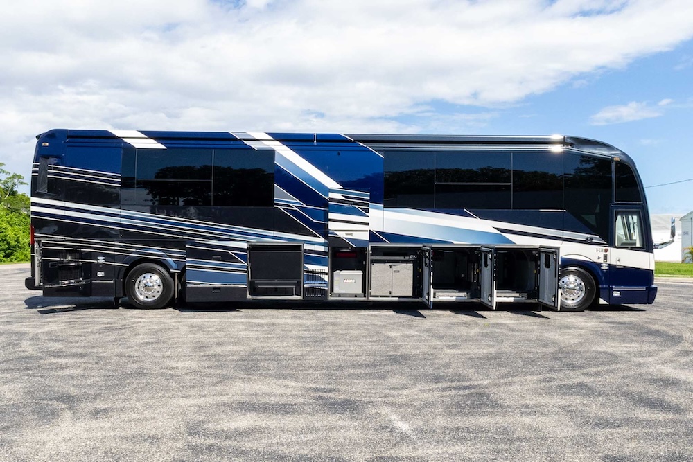 2021 Prevost Featherlite H3-45 For Sale