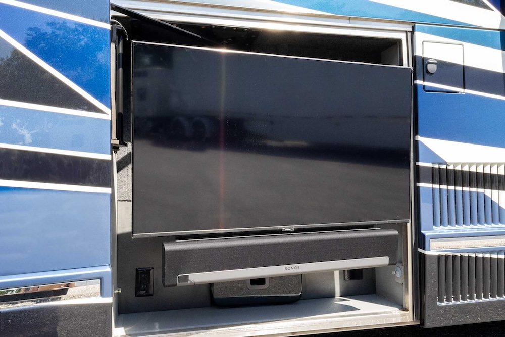 2021 Prevost Featherlite H3-45 For Sale