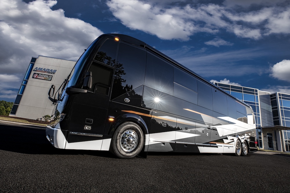 2022 Prevost Featherlite H3-45 For Sale