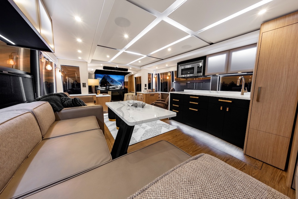 2022 Prevost Featherlite H3-45 For Sale