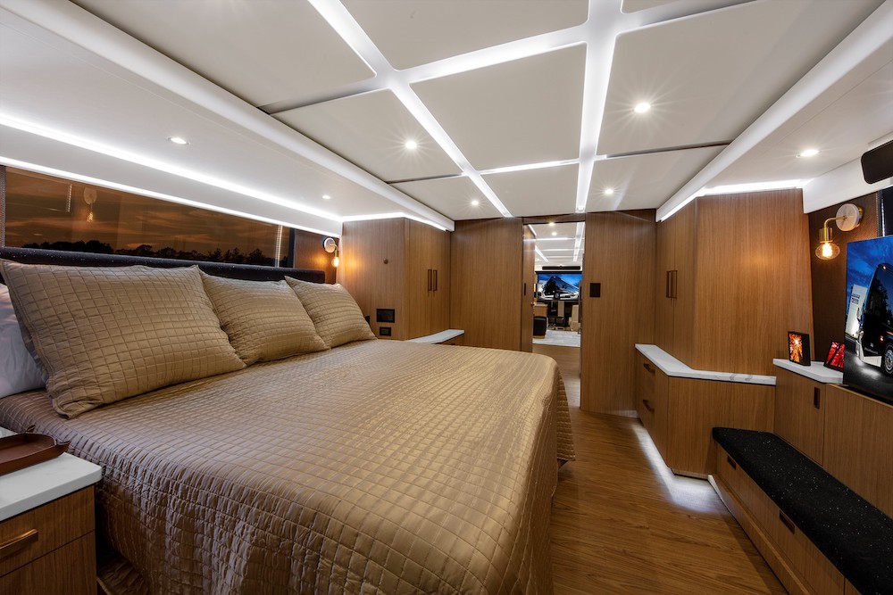 2022 Prevost Featherlite H3-45 For Sale