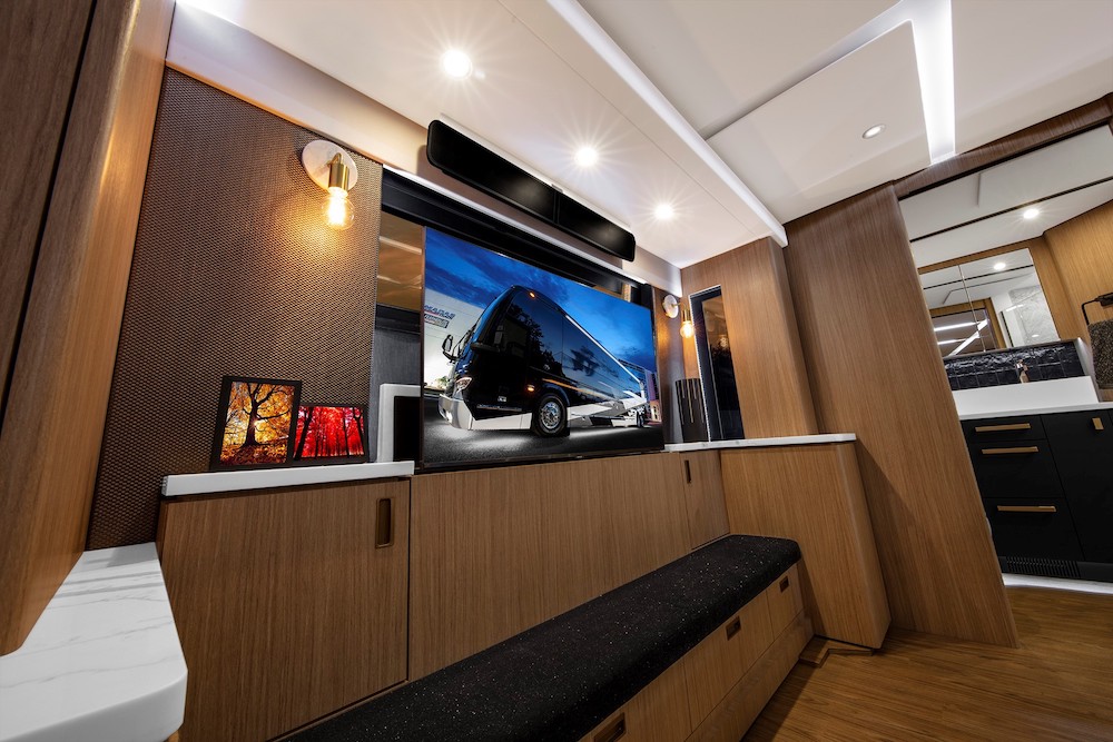 2022 Prevost Featherlite H3-45 For Sale