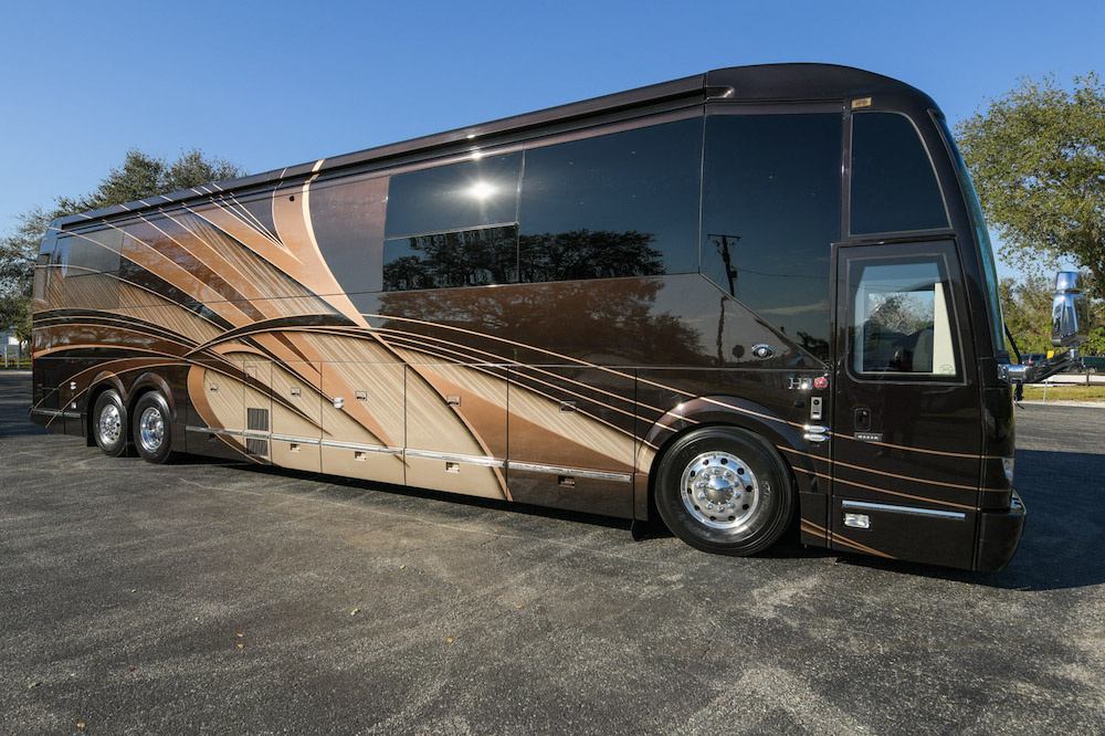 2022 Prevost Featherlite H3-45 For Sale