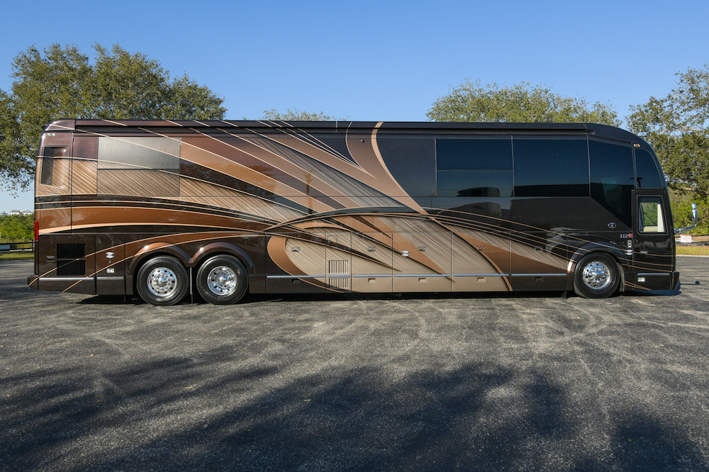 2022 Prevost Featherlite H3-45 For Sale