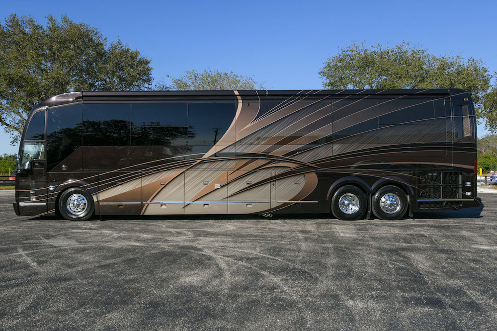 2022 Prevost Featherlite H3-45 For Sale