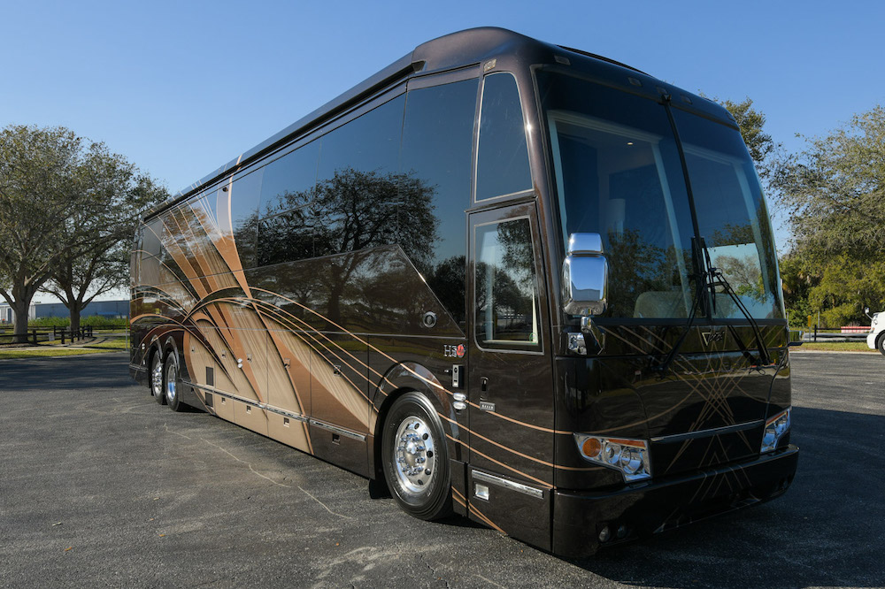 2022 Prevost Featherlite H3-45 For Sale