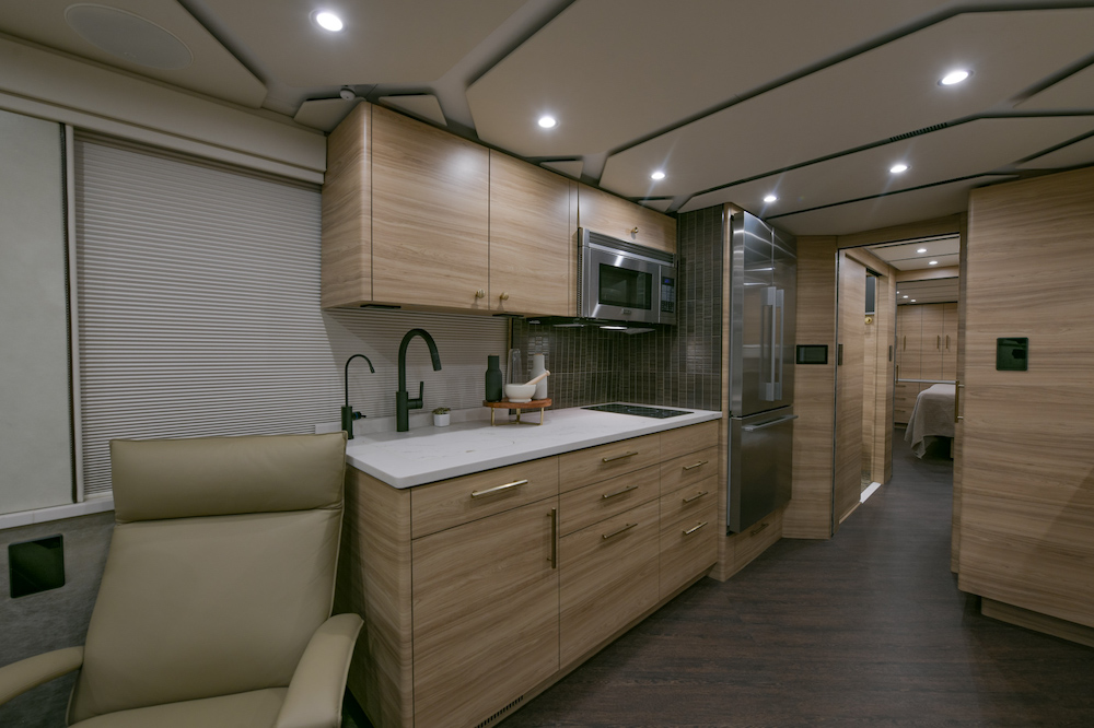 2022 Prevost Featherlite H3-45 For Sale
