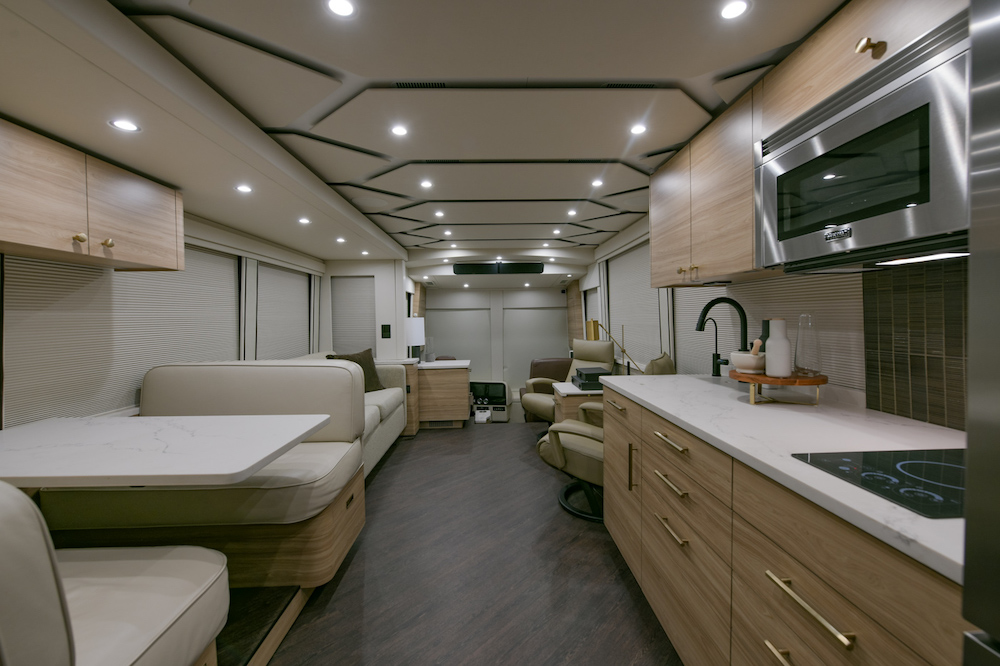 2022 Prevost Featherlite H3-45 For Sale