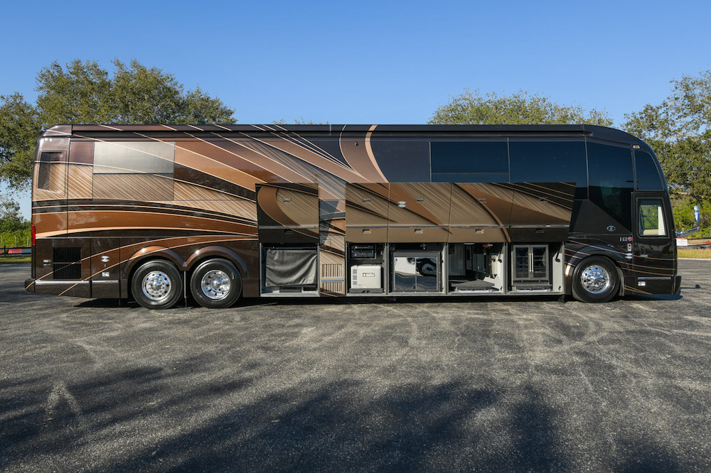 2022 Prevost Featherlite H3-45 For Sale