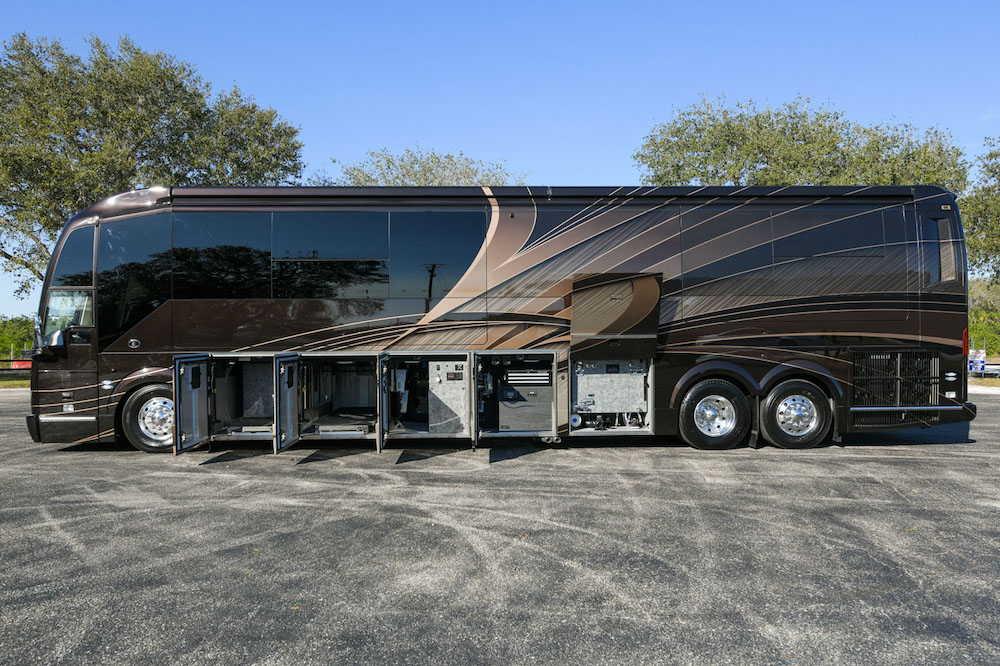 2022 Prevost Featherlite H3-45 For Sale