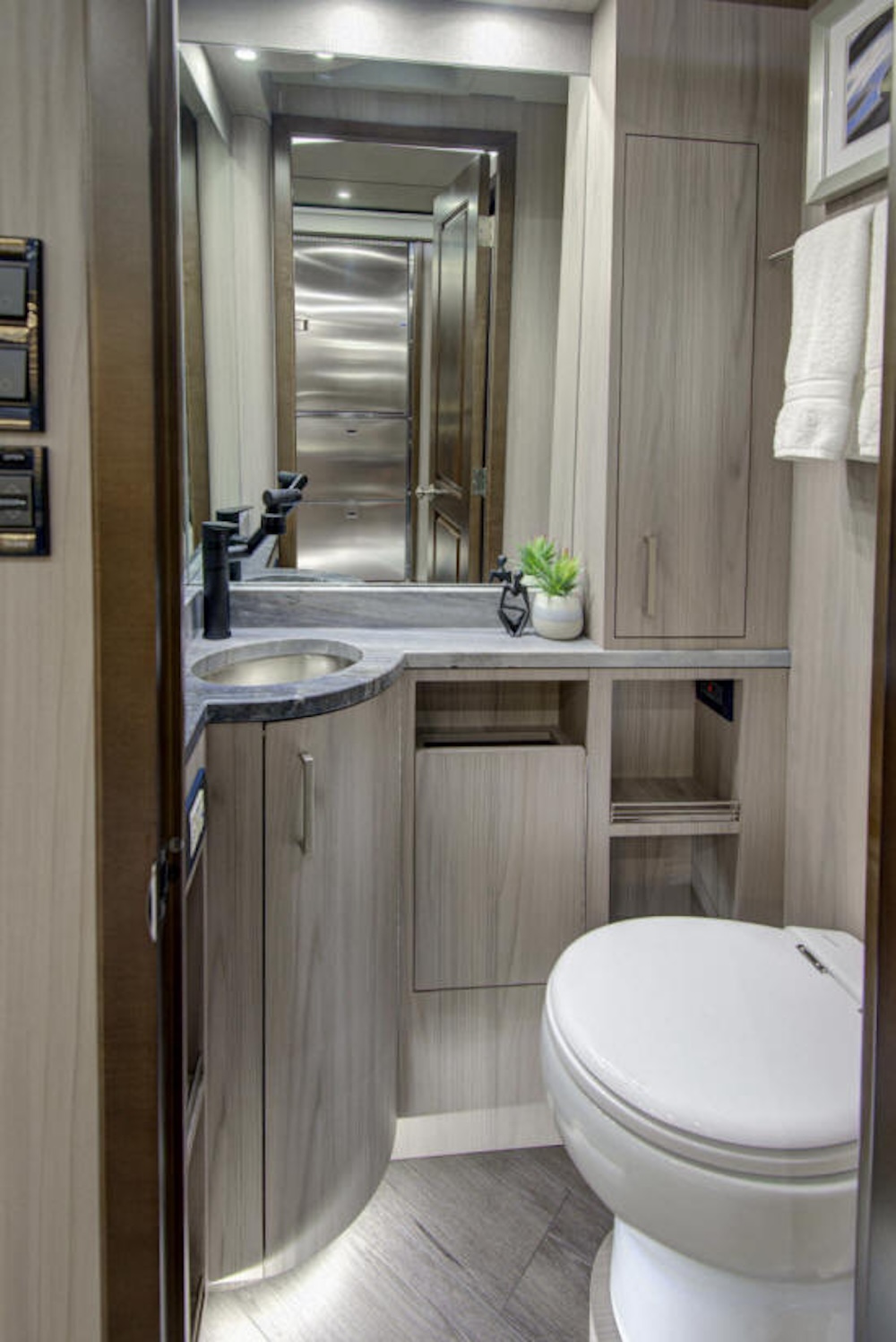 2025 Prevost Florida Coach X3 For Sale