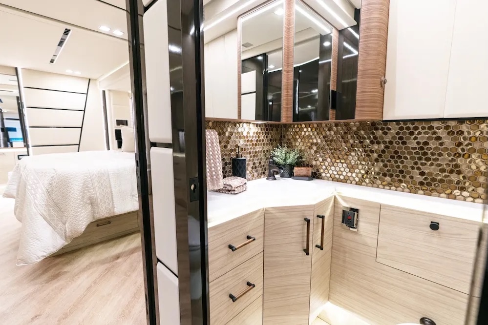 2026 Prevost Emerald H3-45 For Sale