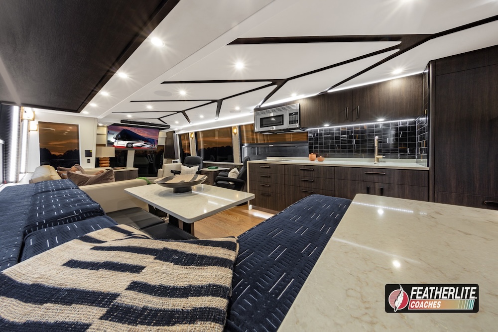 2026 Prevost Featherlite H3-45 For Sale